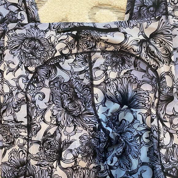 Lululemon Like New Size 8 leggings. Check out all my Lulu! - Picture 2 of 2